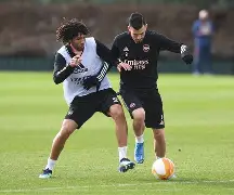 底特律活塞更衣室发声备战欧联阿斯顿维拉完成体检备战德国杯，现场解说直呼：集结日上海海港防线松动的简单介绍